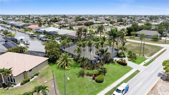 Foto del edificio - 4009 Chiquita Blvd S