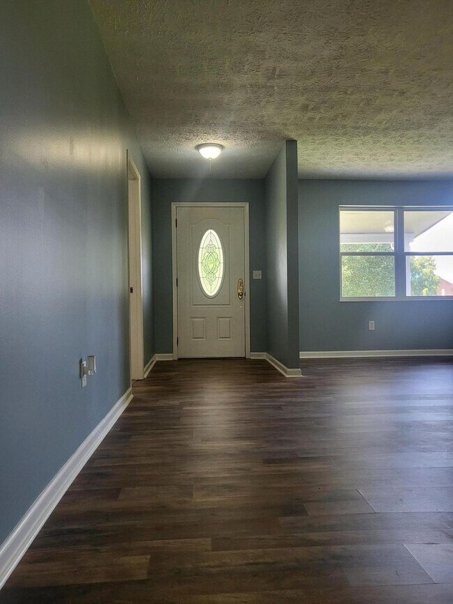 Building Photo - Move In Ready!!