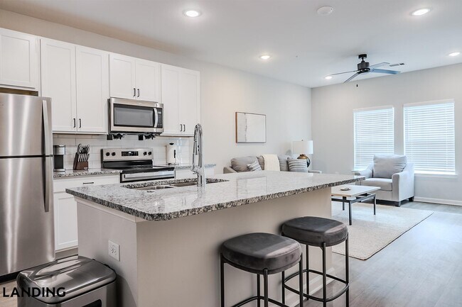 Foto del edificio - 1650 Harris Hill Rd