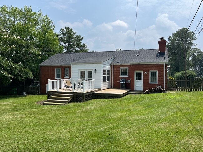 Building Photo - Warrenton