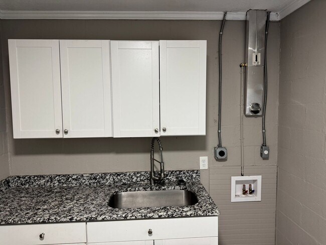 Foto del edificio - 2 Bed 1 Bath House GRIFFIN