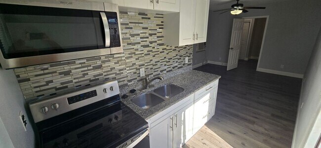 Foto del edificio - 3832 46th Ave N