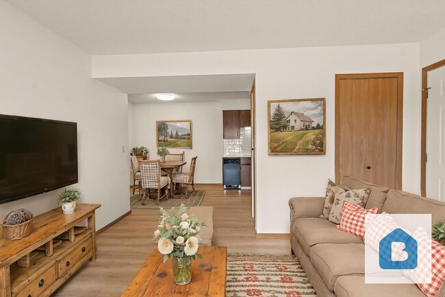 Building Photo - Beautiful 2 bedroom apartment in Woodland ...