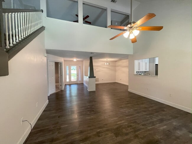 Building Photo - 5851 Calumet Dr