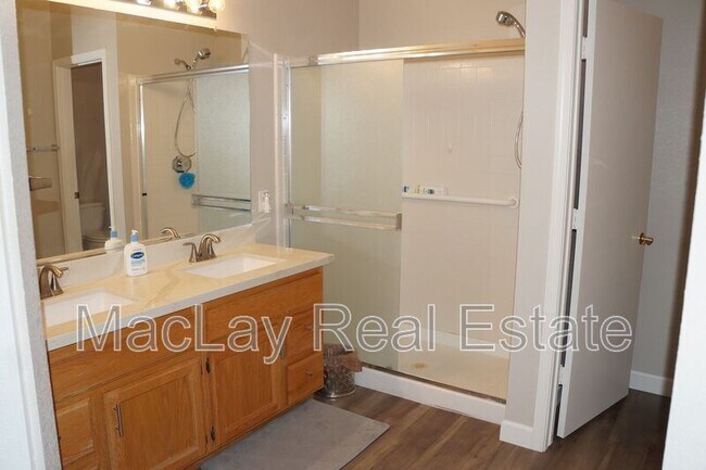 Foto del edificio - 9753 E Holiday Way