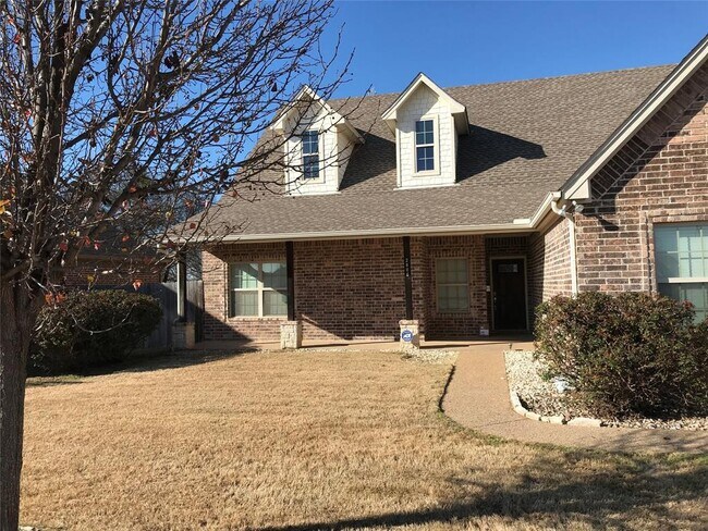 Building Photo - 2800 Willow Ridge Cir