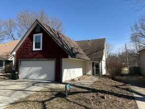 Building Photo - 2416 Sequoia Ct