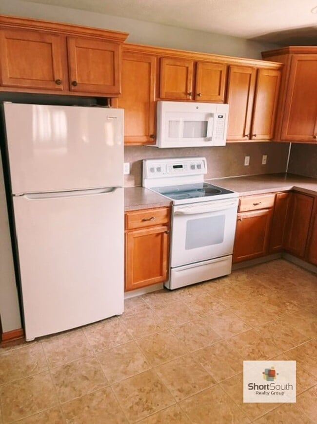 Building Photo - Updated 2 bed 2.5 bath condo in Byron Center