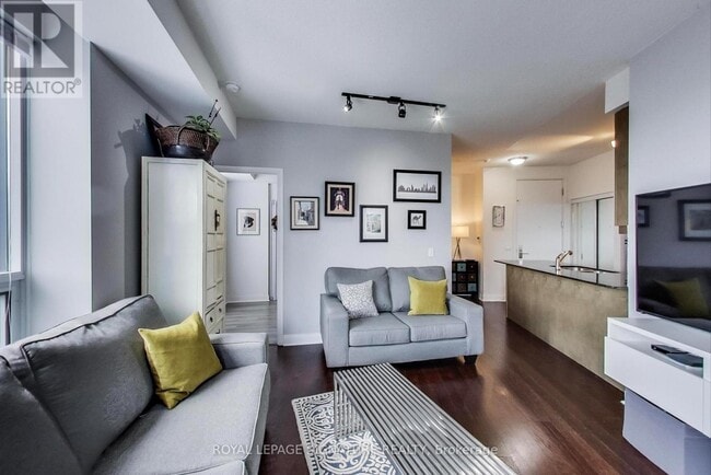 Building Photo - 1 Scott St