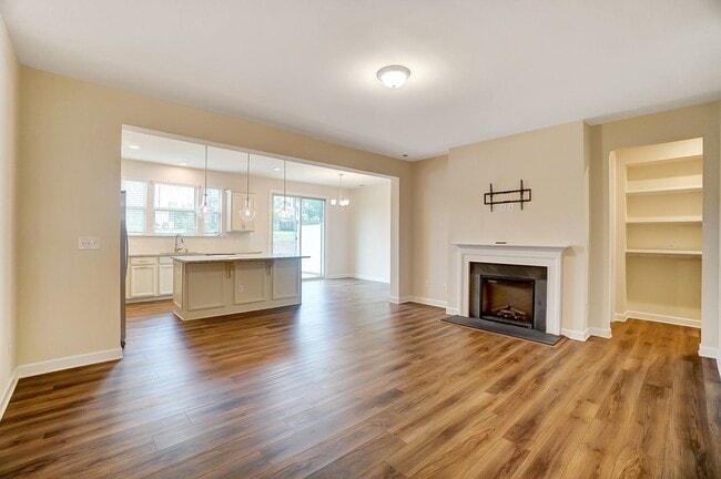 Building Photo - (Coming Soon) 3 Bedroom Townhome in Steele Creek!