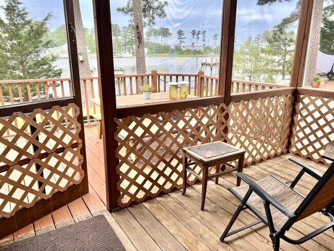 Building Photo - 10147 Waterview Dr