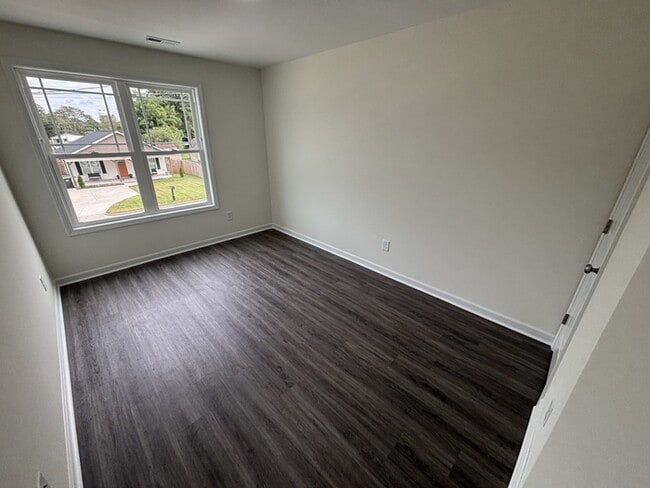 Building Photo - 606 S Blackmon St