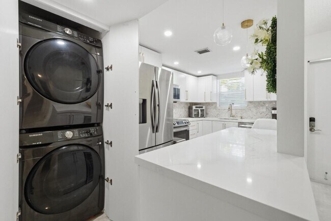 Foto del edificio - 6100 NW 44th St