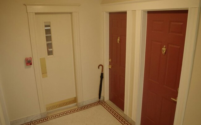 Building Photo - 5 Chauncy St