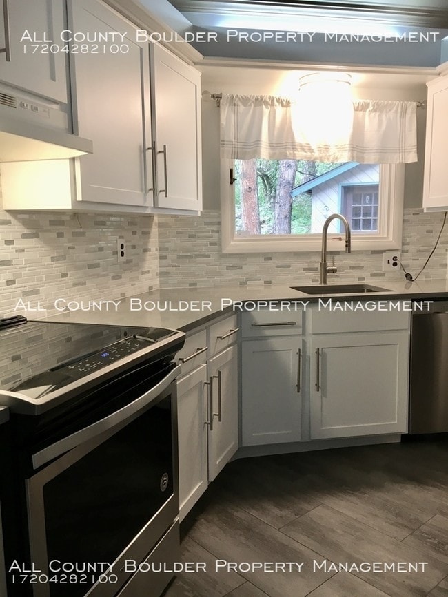 Building Photo - Renovated Lefthand Canyon Home