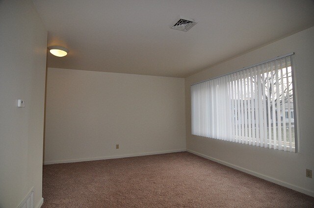 Building Photo - 505 E Fairlawn Dr