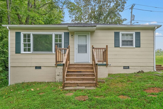 Building Photo - 2 Bedroom Home For Rent Near APSU!