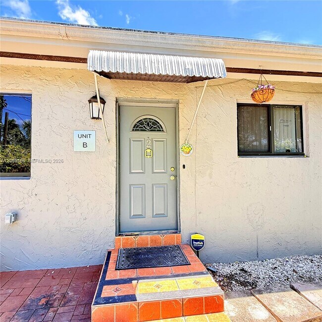Foto del edificio - 737 NE 127th St