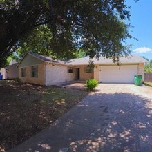 Building Photo - 16006 Parkway Dr