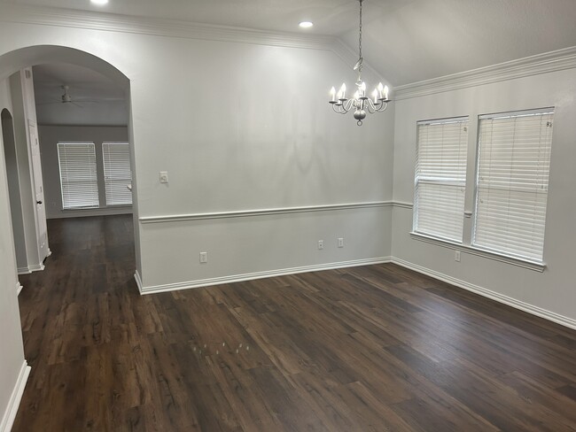 Foto del edificio - 3110 Keithwood Dr