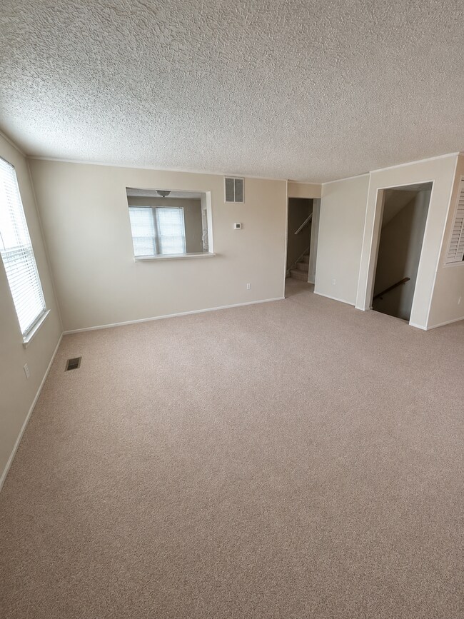Sala de estar/comedor - 9517 Donnan Castle Ct
