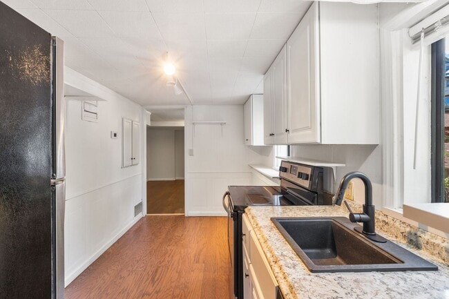 Foto del edificio - 135 S Path