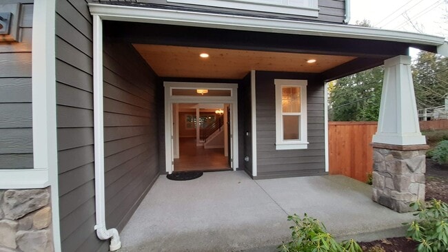 Building Photo - Magnificent Gig Harbor 4 Bed Home For Rent