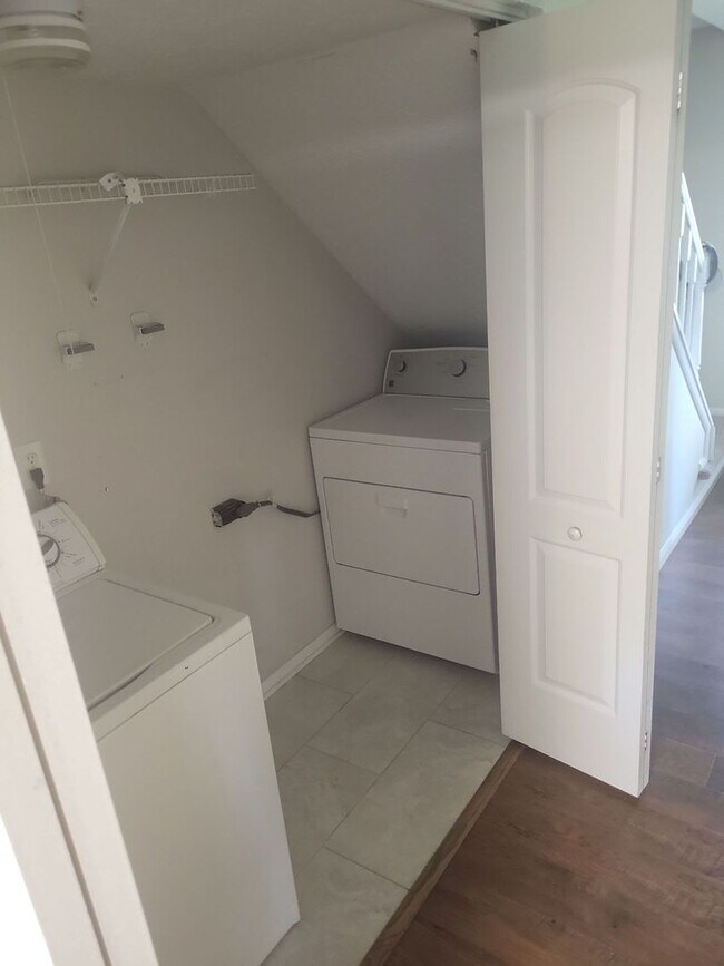 Foto del edificio - Lovely Updated 3-Bedroom Home. Special Move-In Offer: Move in by the end of March and receive HAL...