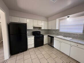 Building Photo - 1933 E 51st Pl