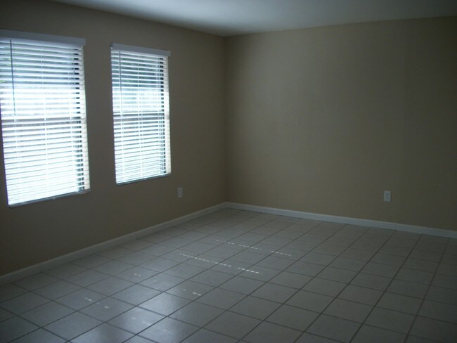 Building Photo - 2706 Cascade Ln