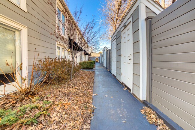 Foto del edificio - 2 Bed 2.5 Bath Right off Cherry Street!!