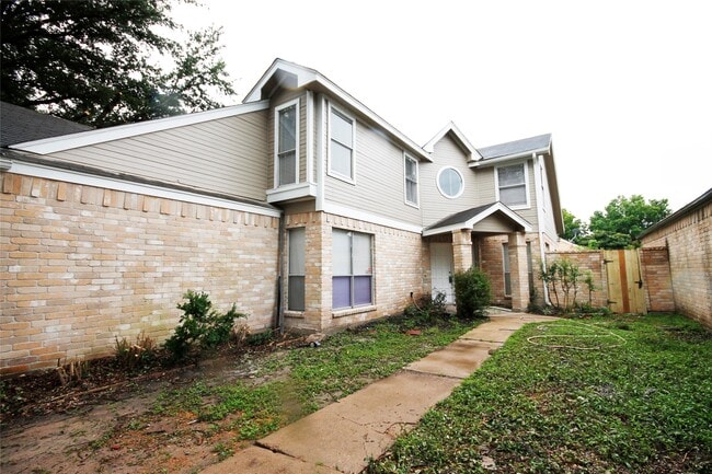 Building Photo - 11615 Glenwolde Dr