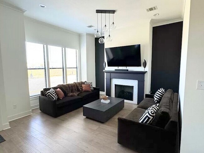 Foto del edificio - 3 Bedroom House in Central School District