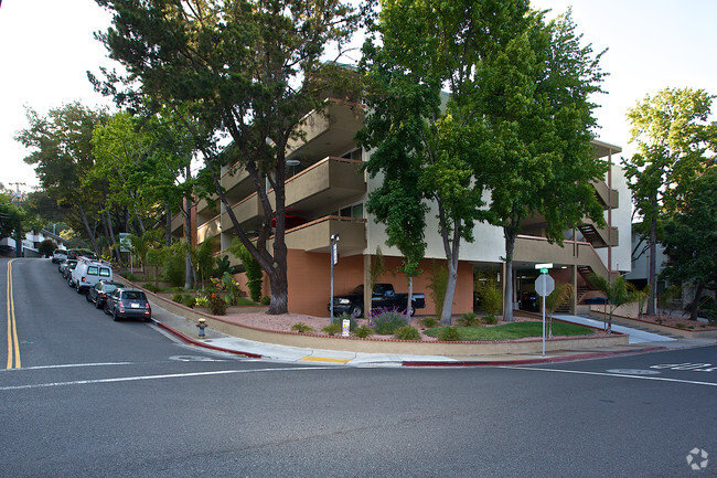 Building Photo - Milnard Manor Apartments
