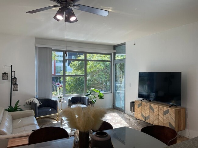 Foto del edificio - Large 1 Bedroom 1 Bath next to Petco Park