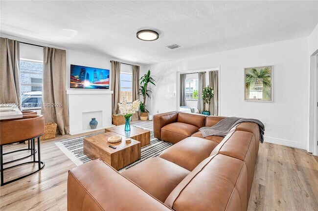 Foto del edificio - 426 NE 26th St