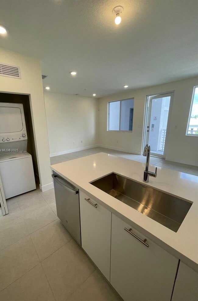 Building Photo - 10250 NW 66th St