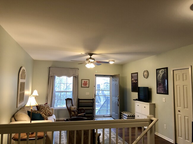 Living area - 1123 Freesia Ct