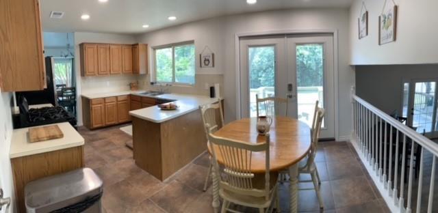 Building Photo - 802 Meadow Creek Dr