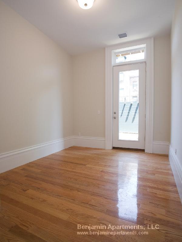 Foto del edificio - 658 Massachusetts Ave