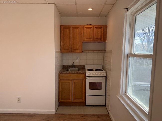 Building Photo - 14 Bayville Ave