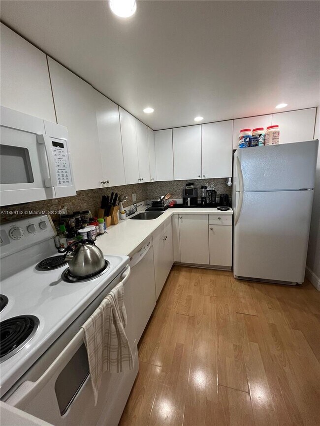 Foto del edificio - 2 bedroom in North miami FL 33181