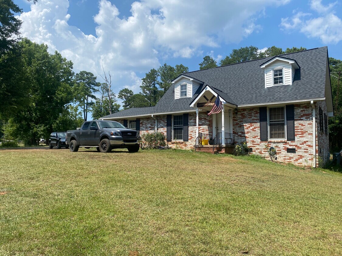 200 Saluda Dr, Piedmont, SC 29673 House Rental in Piedmont, SC