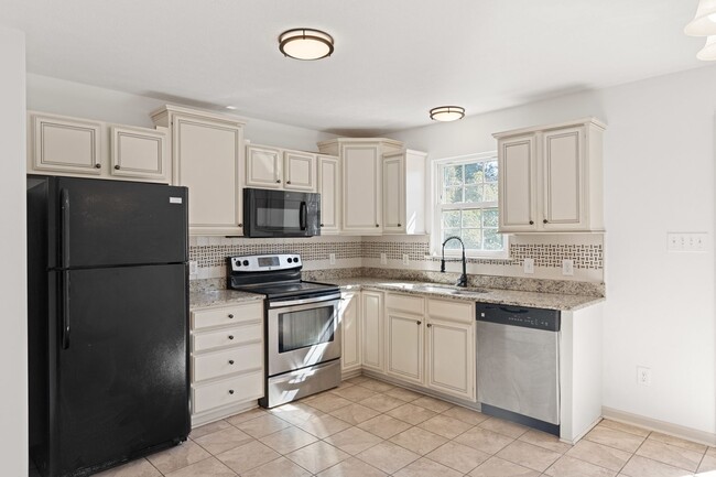 Building Photo - Spacious 4-Bedroom Home in Quiet Cul-de-Sac