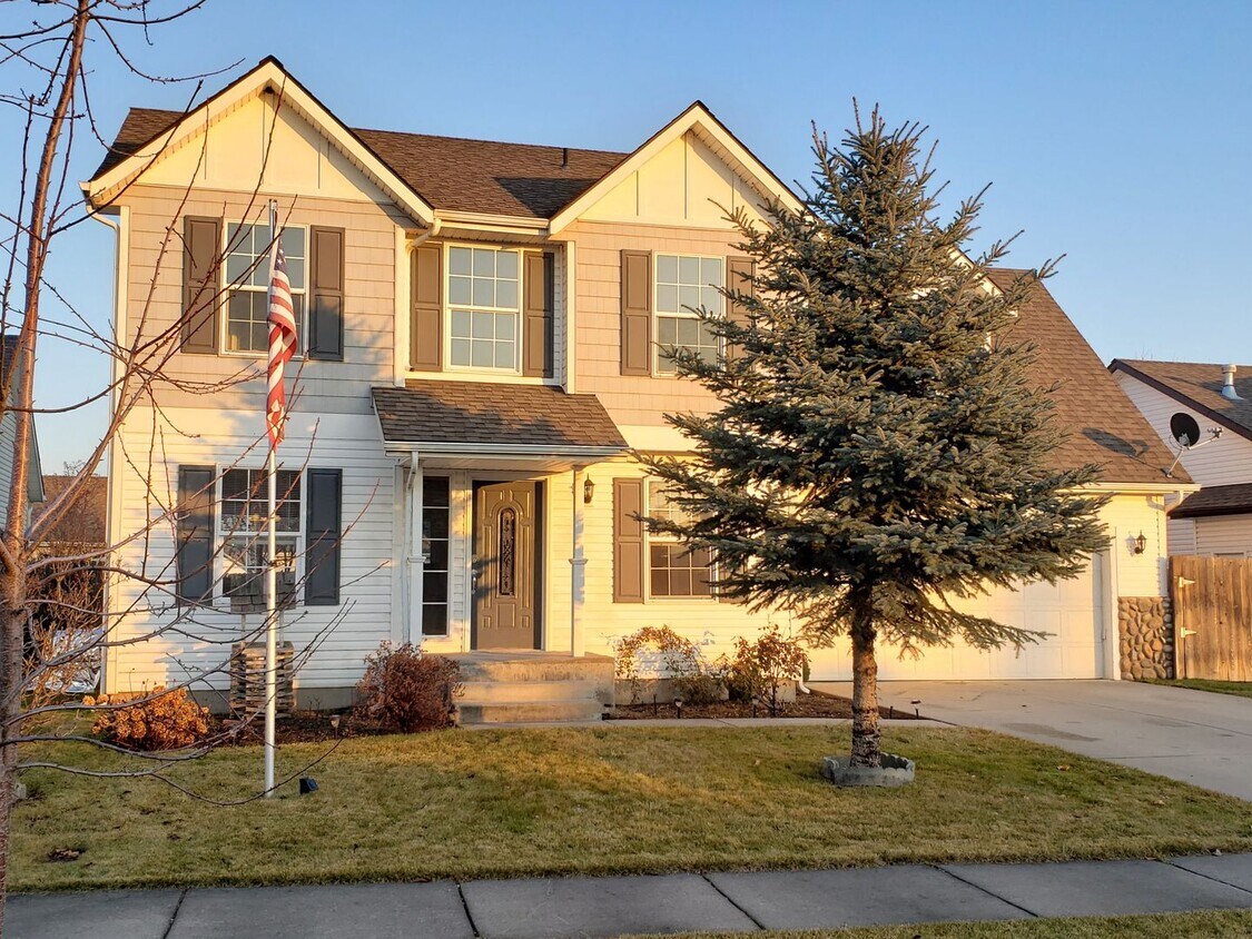 Primary Photo - Beautiful 4 bedroom 2.5 bath home for rent...