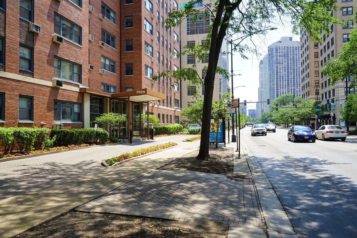 Primary Photo - 2909 N Sheridan Rd