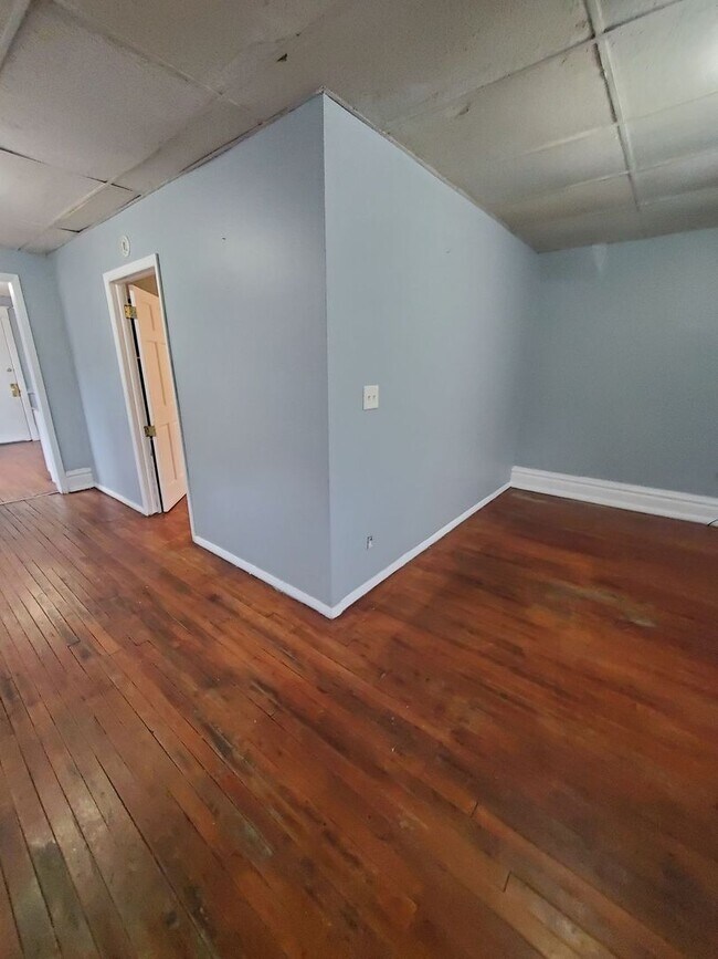 Building Photo - 2301-2303 W Mitchell St. (Duplex)