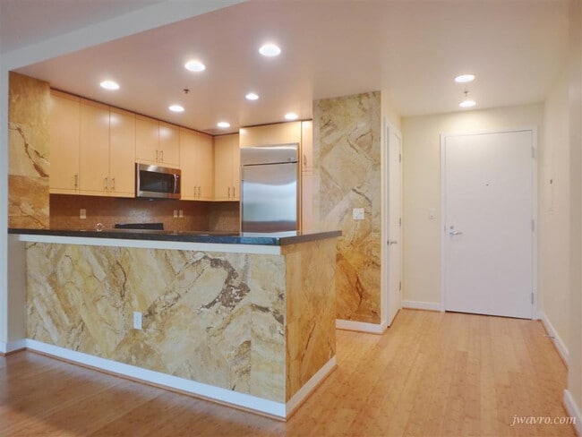 Building Photo - 255 Berry St