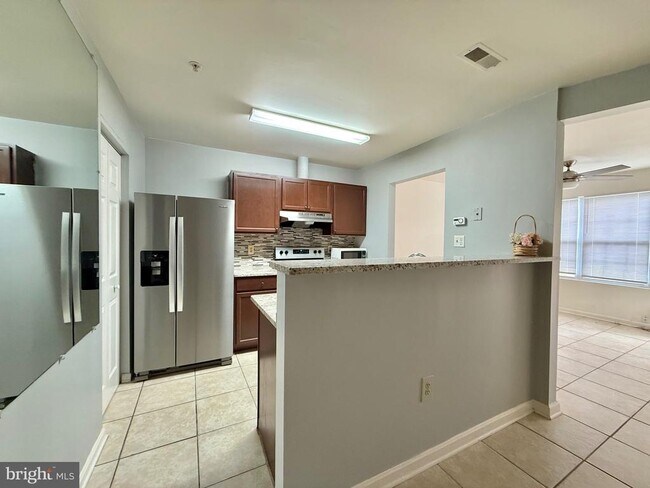 Foto del edificio - 10128 Reprise Dr