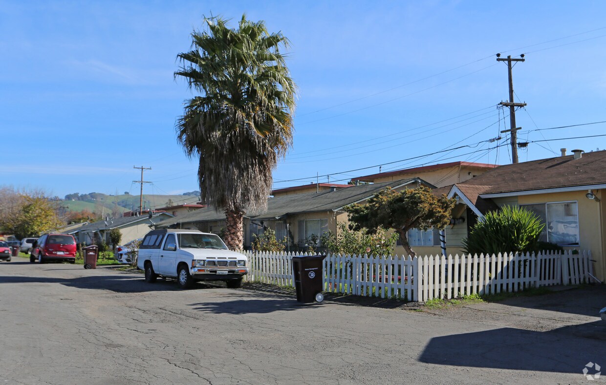 Foto del edificio - 27331-27369 Manon Ave